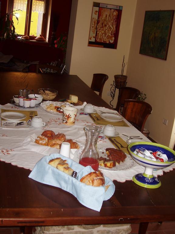 Girfalco Country House Urbino Bagian luar foto