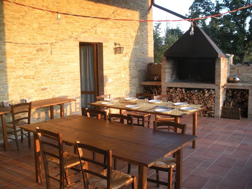 Girfalco Country House Urbino Bagian luar foto
