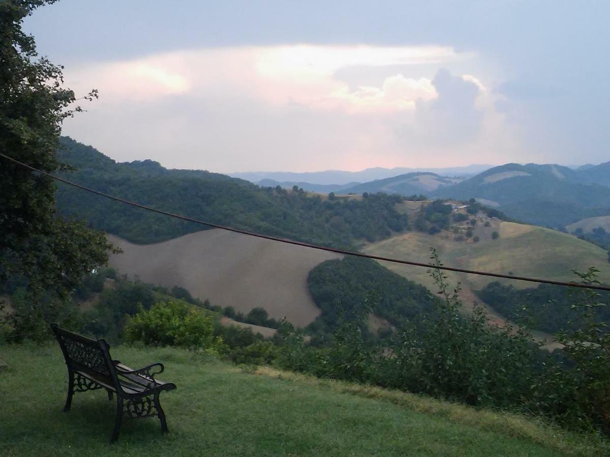Girfalco Country House Urbino Bagian luar foto