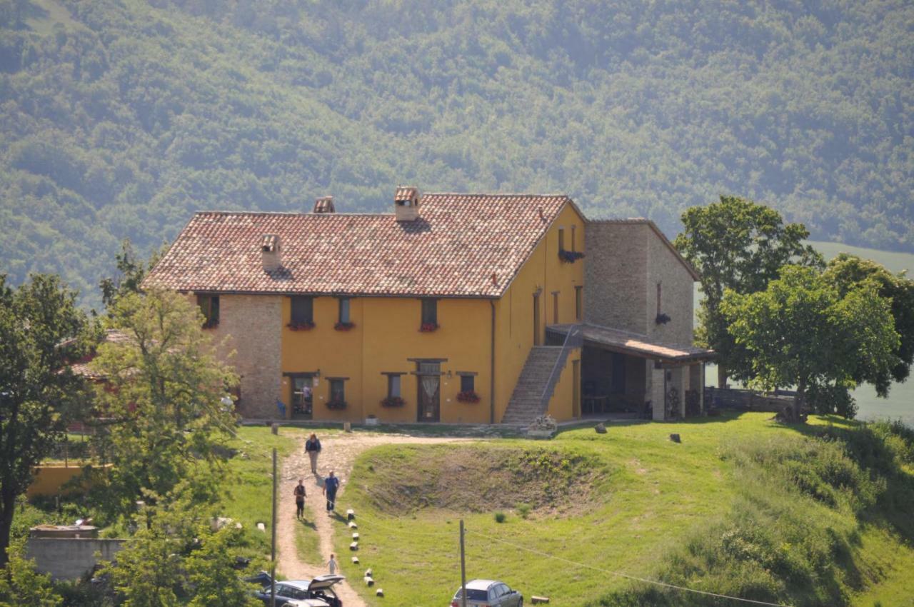 Girfalco Country House Urbino Bagian luar foto